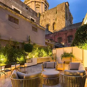 https://bastio-private-suites.taorminaitalyhotels.com